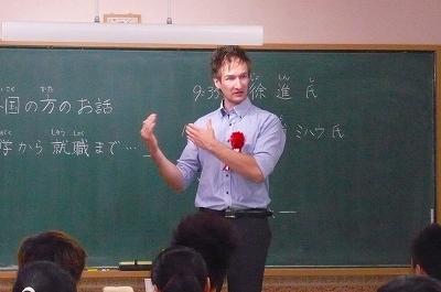 s-5日野浦さん話す.jpg