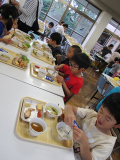 朝ごはんいただきまーす(す).JPG